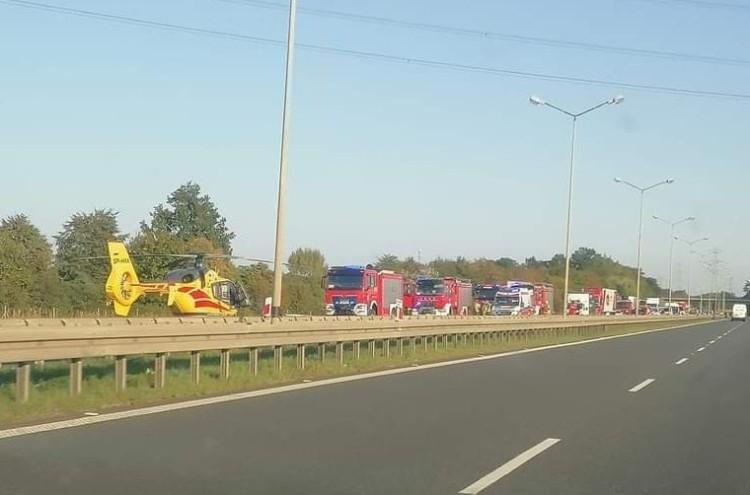 Ranni w wypadku na autostradzie. Lądował śmigłowiec
