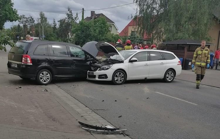 Czołówka na Strachocińskiej. Po wypadku troje dzieci trafiło do szpitala