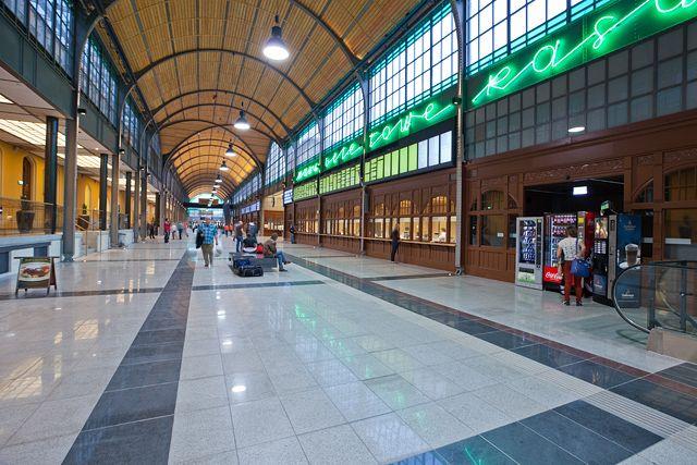Od teraz jedna kolejka do kas PKP Intercity na Dworcu Głównym