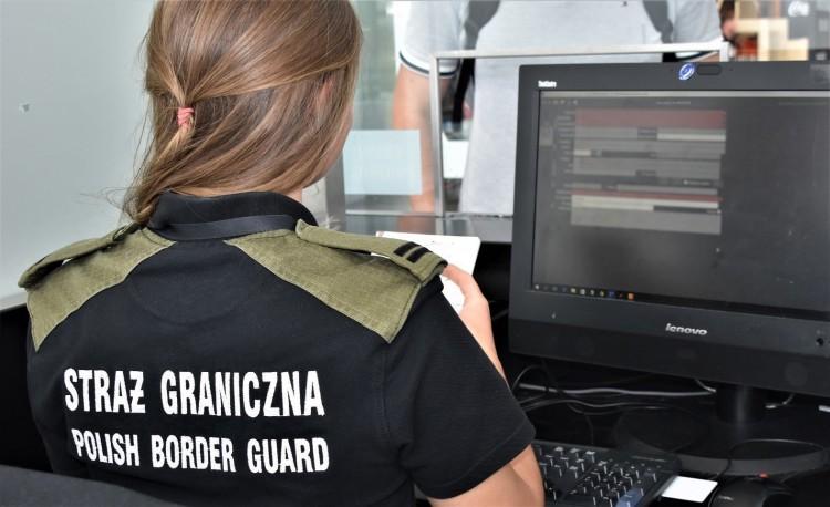 Wrocław: Nielegalny imigrant z Syrii udawał Szweda. Na lotnisku nie dali się nabrać
