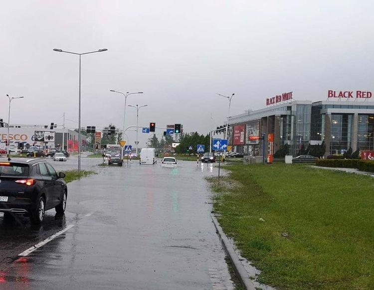 Droga była częściowo zablokowana przez intensywne opady
