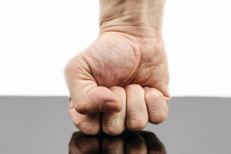 Dwa rozboje we wrocławskim parku. Grozili ofierze nożem