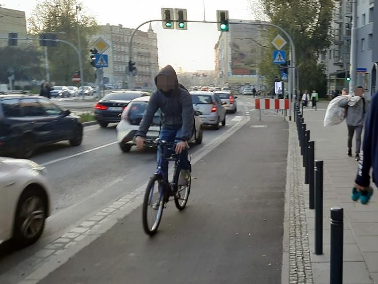 Wrocław: droga rowerowa pozostanie zamknięta. Pas asfaltu dla nikogo