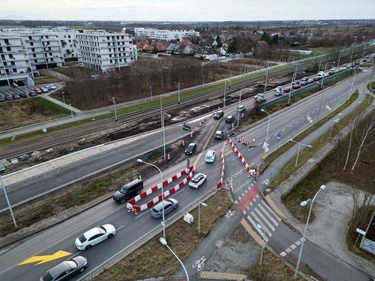Wrocław: Awaria auta i wypadek na ulicy Kosmonautów. Duże korki!