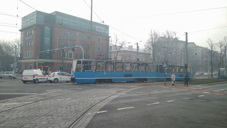 Na Powstańców Śląskich wykoleił się tramwaj [ZDJĘCIA, WIDEO]