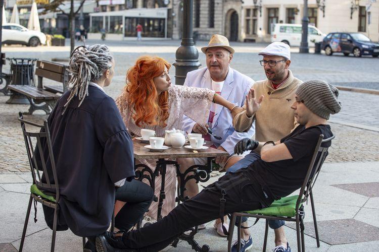 ‘Mrożek jest przezabawny’. „Garbus” ponownie w Teatrze Współczesnym [WIDEO]
