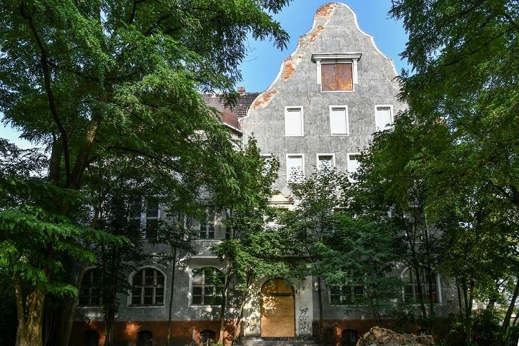 Stary Ratusz na Brochowie zmieni się nie do poznania. Powstanie tam centrum aktywności społecznej