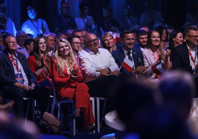 Bezpartyjni Samorządowcy z poparciem ponad 5 procent