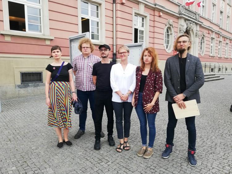 Aktywiści LGBT+ u wiceprezydenta Wrocławia. Czego się domagają od władz miasta?