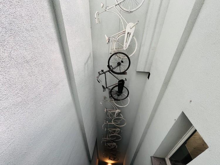Rowerowa klatka schodowa we Wrocławiu. Jedyna taka na świecie!