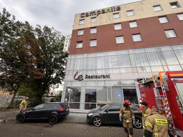 Pożar hotelu w centrum Wrocławia [ZDJĘCIA]