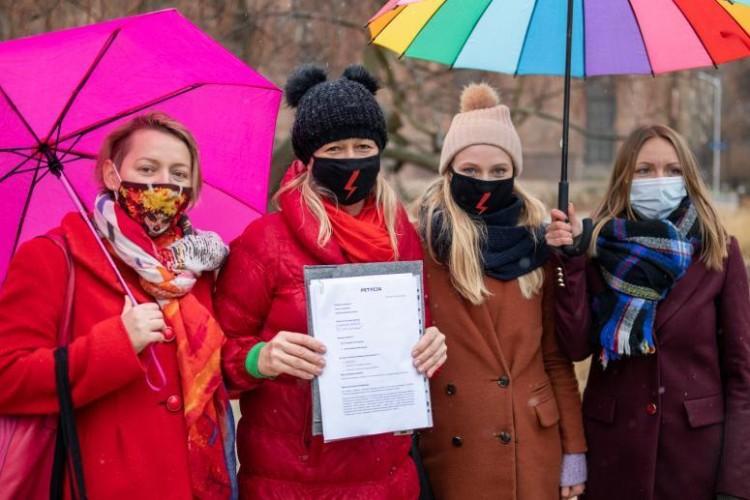 Żeńskie nazwy stanowisk w urzędzie miejskim? Prezydent Wrocławia odpowiada na petycję