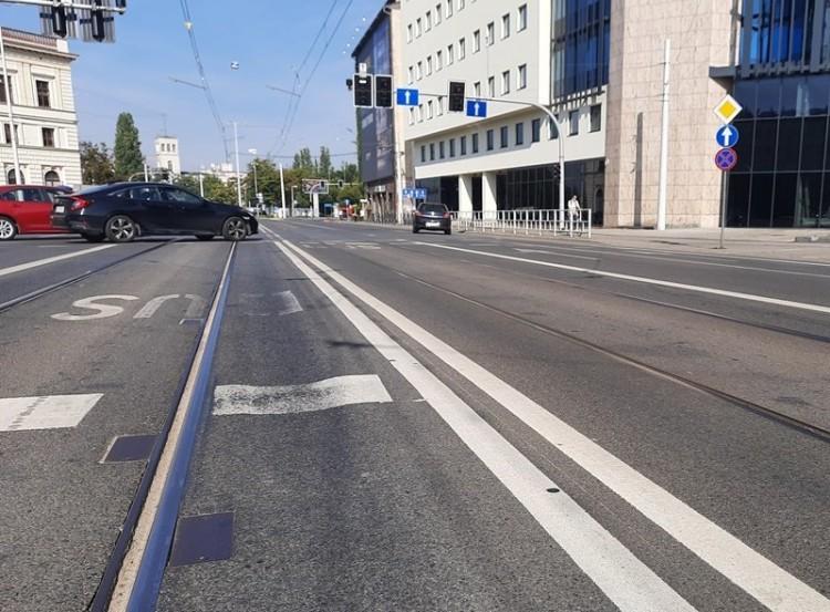 Znów koleiny na nowej trasie na Nowy Dwór. Projekt kosztował 2 mln zł