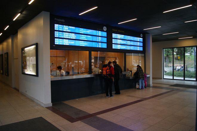 Wspólna kolejka do kas PKP Intercity już na całym dworcu Wrocław Główny