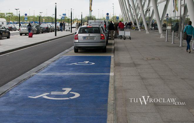 Od 1 czerwca przybędzie 600 nowych i tanich miejsc parkingowych na wrocławskim lotnisku