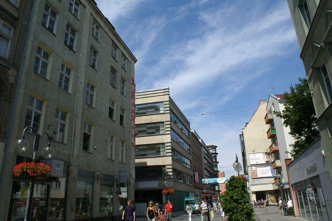 Specjaliści zbadali, dlaczego ulice handlowe w centrum Wrocławia przegrywają z galeriami