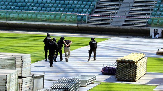 Wybuchy, strzały, mnóstwo rannych - terroryści zaatakowali wrocławski stadion
