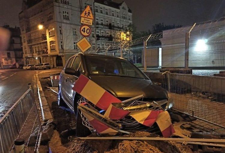Pijany kierowca wjechał do wykopu [ZDJĘCIA]