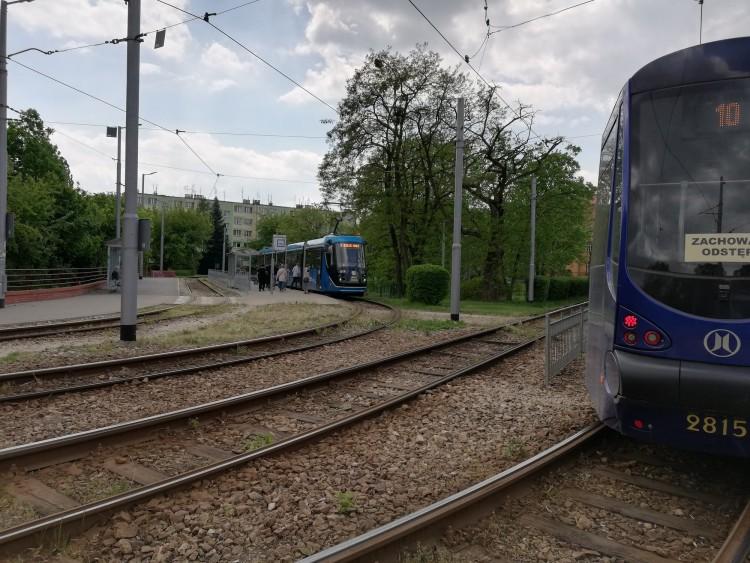 Wrocław: Będzie drugi remont torów do Leśnicy. Dlaczego miasto nie zrobiło dwóch remontów na raz?