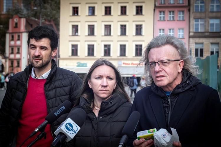 Wrocławscy politycy poszli na zakupy. Paragon wyślą premierowi [ZDJĘCIA]