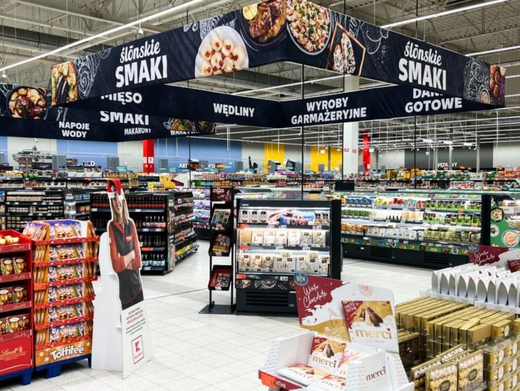 Protest pracowników sieci Kaufland. Firma: Sklepy działały normalnie