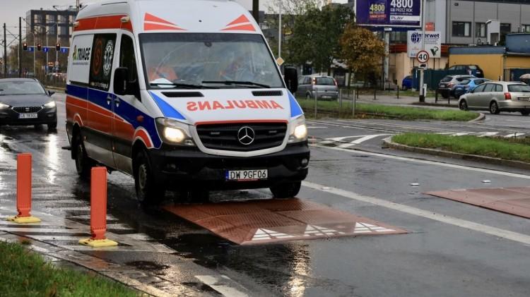 Jedziesz karetką do szpitala, a tu łup! Uwaga, to 