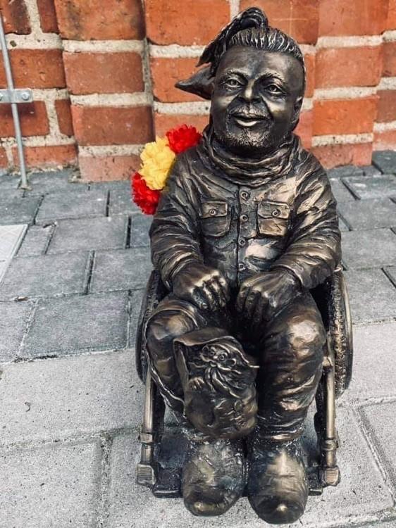 Nowy krasnal we Wrocławiu. Upamiętnił Bartłomieja Skrzyńskiego [ZOBACZ]
