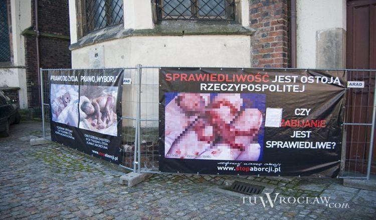 Wrocławski magistrat rozwiązał zgromadzenia pro-liferów. Sutryk: „Nie ma zgody na tak obrzydliwe prezentacje”