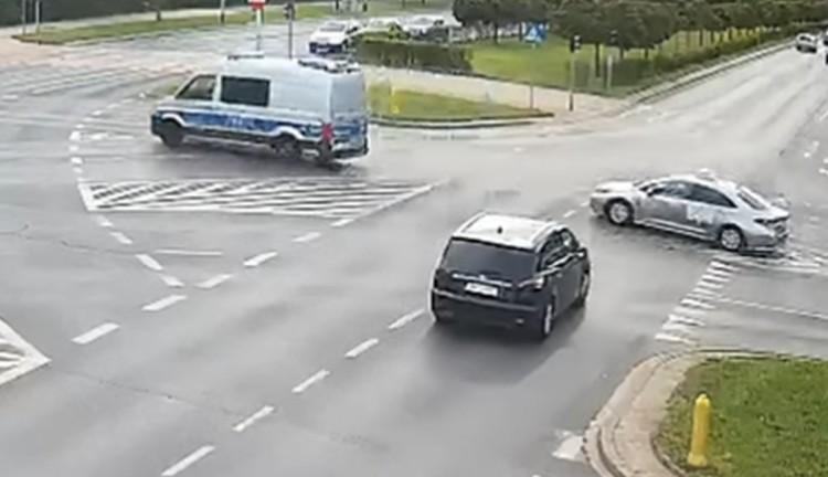 Wrocław: Bolt zamiast karetki. Pędząca taksówka w centrum miasta