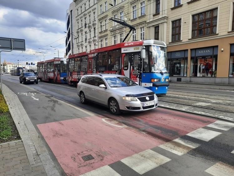 Duże zmiany w komunikacji miejskiej od soboty: objazdy i pominięte przystanki