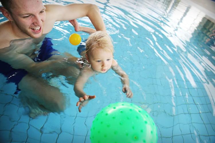 Aquapark Wrocław to także nauka pływania. Dla dzieci i dla dorosłych [WIDEO]