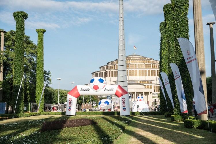 Wrocławianie oglądali mecz otwarcia mundialu w strefie kibica przy Hali Stulecia [ZDJĘCIA]