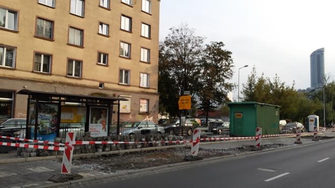 Perony tramwajowe w centrum miasta będą dłuższe. Wyremontują też zatokę dla autobusów