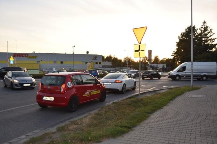 Skrzyżowanie Królewieckiej i Maślickiej zostanie przebudowane. Wszystko w rękach dewelopera