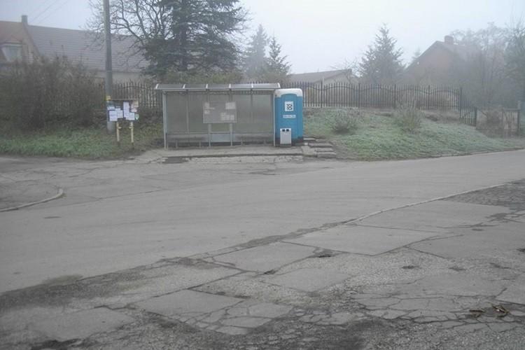 Nowy chodnik przy pętli na Rędzinie. Miasto wybrało wykonawcę