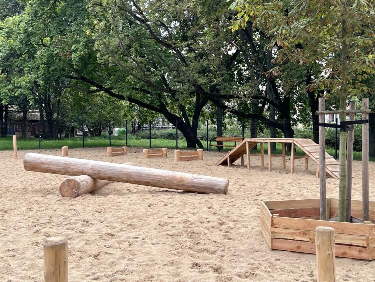 Otwarto nowy psi park we Wrocławiu. Sprawdź, gdzie możesz wyprowadzić swojego czworonoga [ZDJĘCIA]