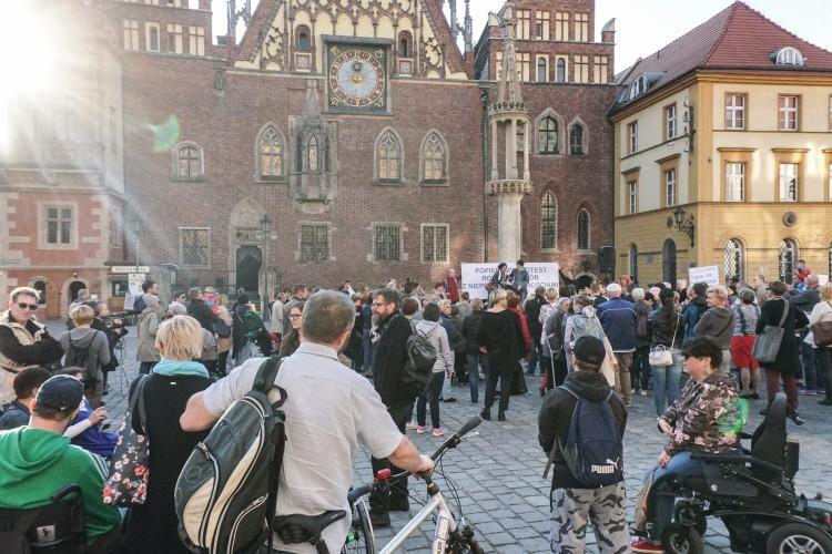 Wrocławianie wsparli protest rodziców osób niepełnosprawnych [ZDJĘCIA]