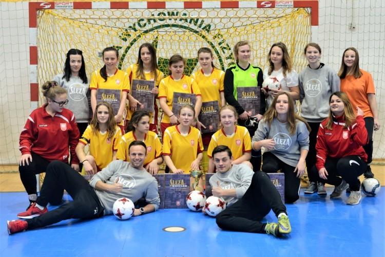 Młode piłkarki Ślęzy zagrają w Mistrzostwach Polski w futsalu