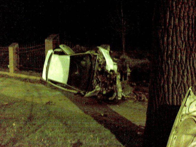 Pijany wjechał w płot na Osobowicach (ALERT!)