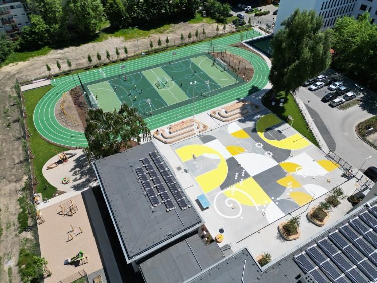 Nowe boisko w centrum Wrocławia to prawdziwy sztos. A wybudowali je zakonnicy
