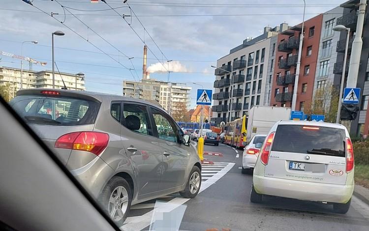 Wrocław: Jagiełły po remoncie. Zwężenie na środku skrzyżowania