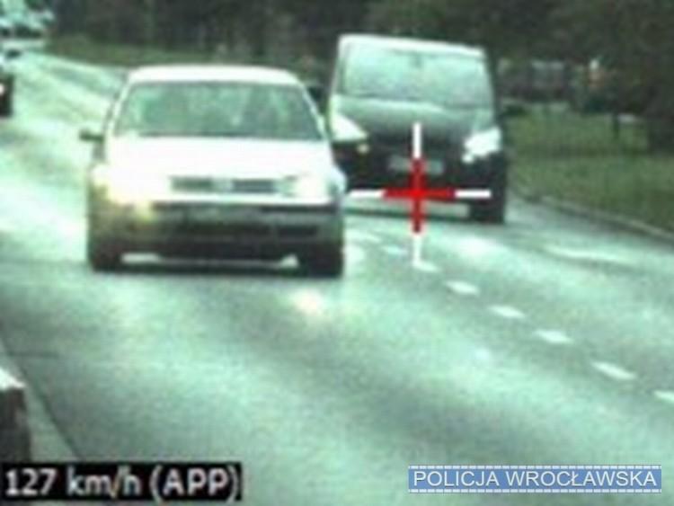 Wrocław: Pirat drogowy na Kochanowskiego pędził niemal 130 km/h!