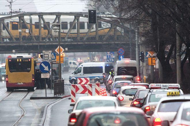 Na Grabiszyńskiej przywrócono już ruch samochodów i tramwajów. Utrudnienia trwały wiele godzin