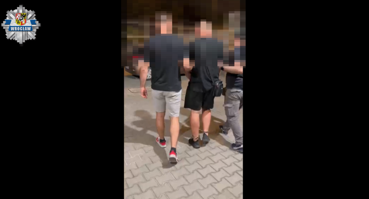 Nożownik z Żabki zobaczył swoje zdjęcie na Facebooku. Skruszony poszedł na komisariat