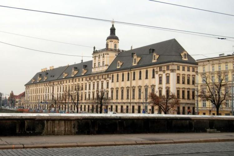 Jest decyzja ws. flagi LGBT na gmachu Uniwersytetu Wrocławskiego