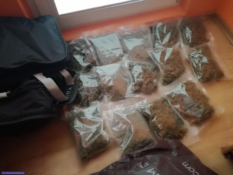 Wrocław: policja rozbiła gang narkotykowy. Jednym z zatrzymanych ma być lider „bojówki wrocławskich pseudokibiców”