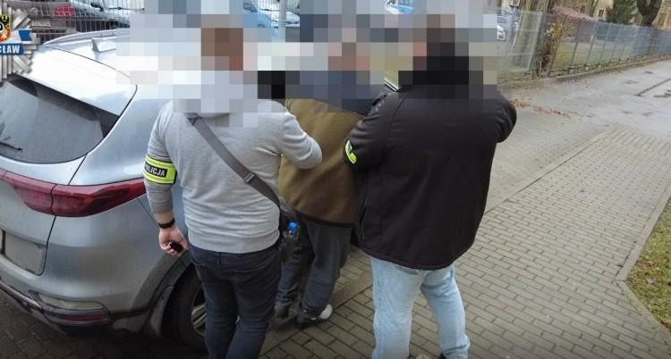 Pedofil zatrzymany we Wrocławiu. Po tym jak zapadł wyrok ukrywał się przed policją