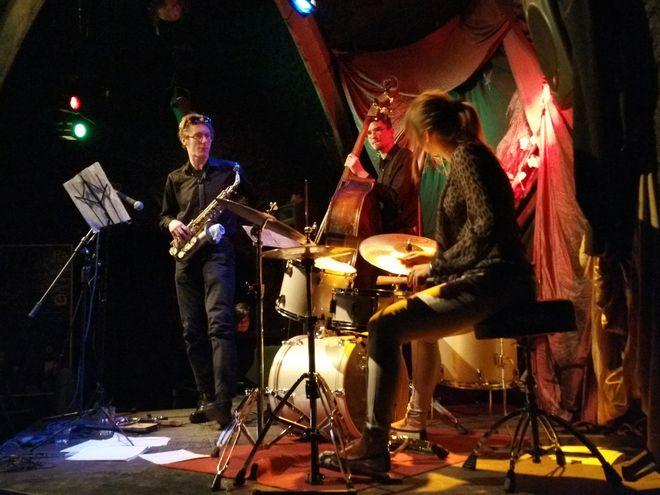Freejazzowy Tenpasten Trio zagra na finisażu wrocławskiej wystawy 