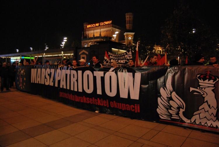 Marsz Patriotów: zagraża nam najazd szowinistów ze wschodu (ZOBACZ ZDJĘCIA)
