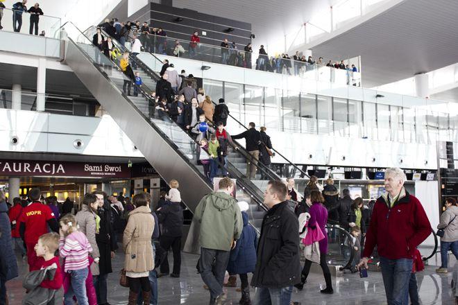 Wrocławianie tłumnie przybyli obejrzeć nowy terminal lotniska